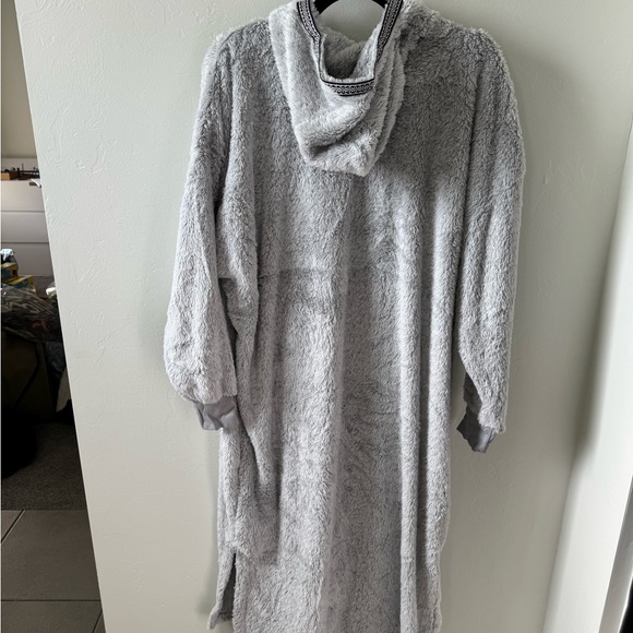 Joyspun women’s oversized, hooded, plush lounger size large - Picture 5 of 9
